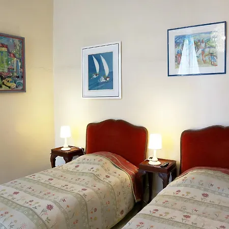 Sequoia Garden Bed & Breakfast 2*