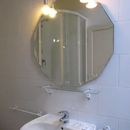 Sequoia Garden Bed & Breakfast 2*